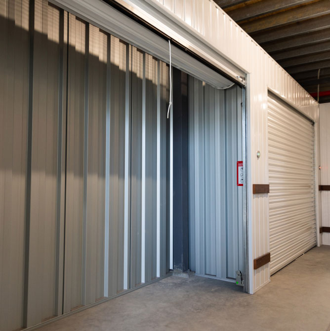 http://A%20self%20storage%20unit%20in%20a%20storage%20facility.
